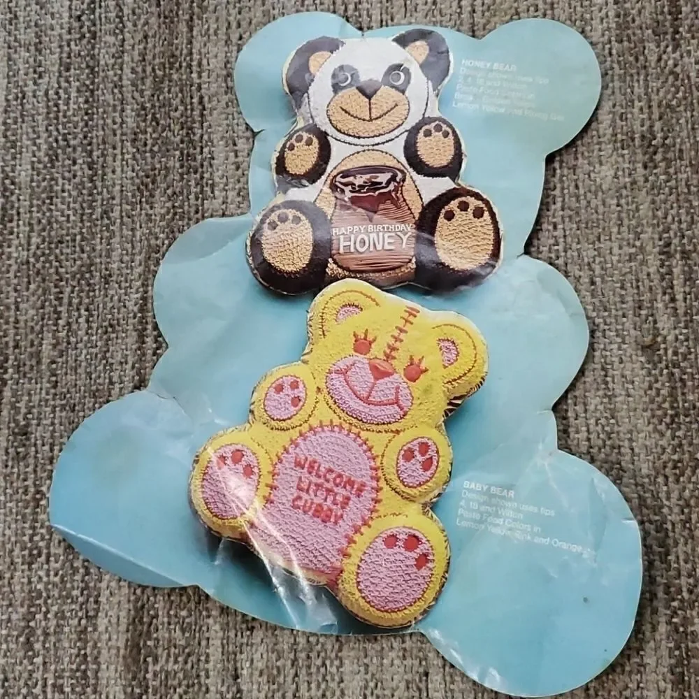 Wilson | 1982 Huggable Teddy Bear Pan